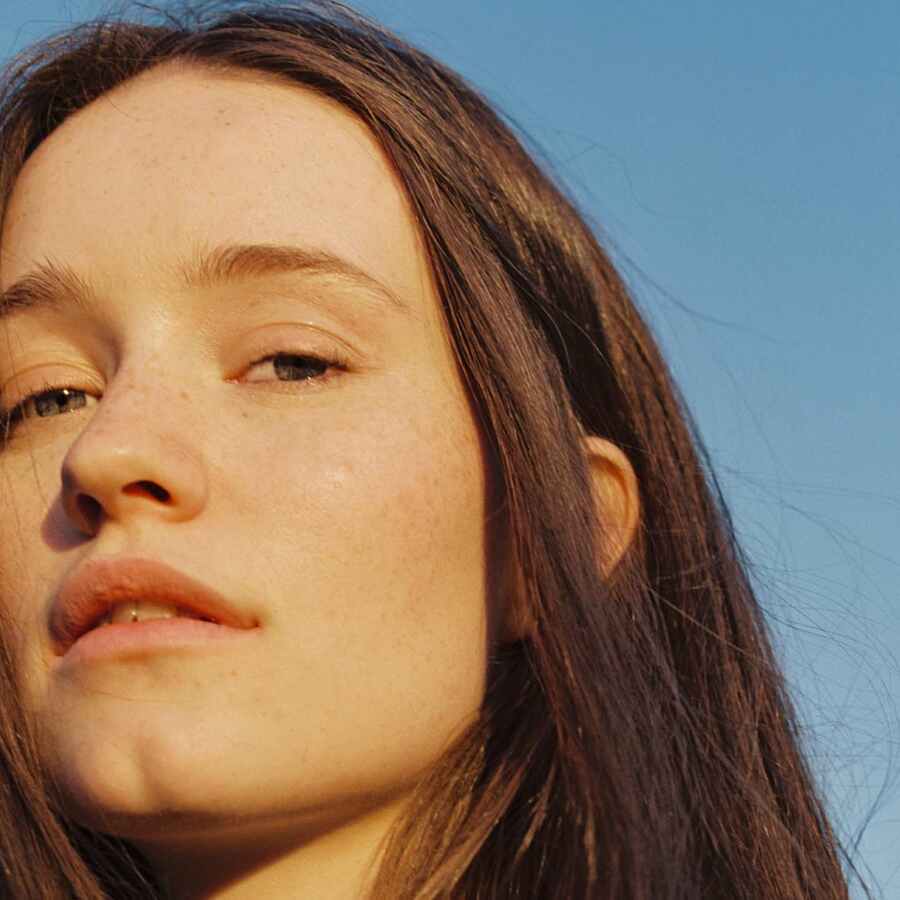 Sigrid shares new track 'Don't Feel Like Crying'