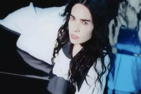 Sinead O'Brien releases new single 'Girlkind'