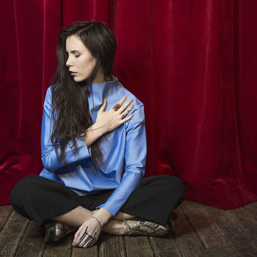 Skott: Glitter and Gloss