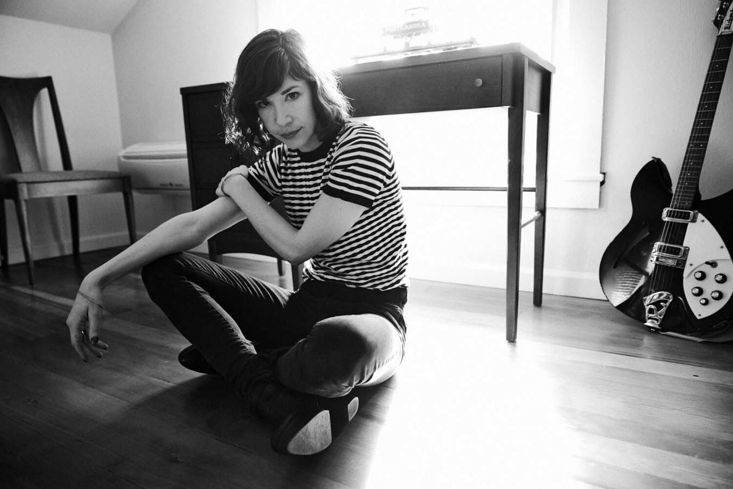 Carrie Brownstein Performs A Folk Ballad On Colbert Because Why Not News Diy