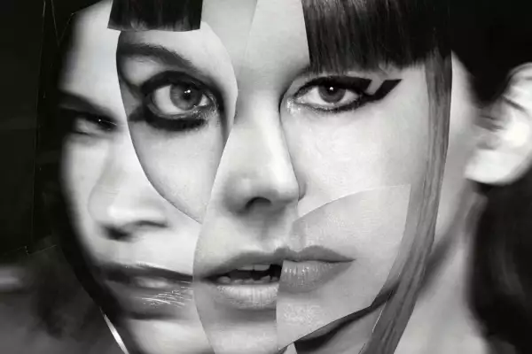 Sleater-Kinney - The Center Won't Hold