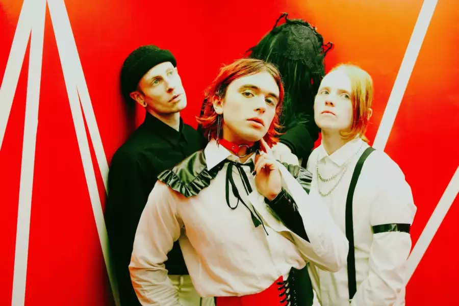 Static Dress share the visual for 'vague'