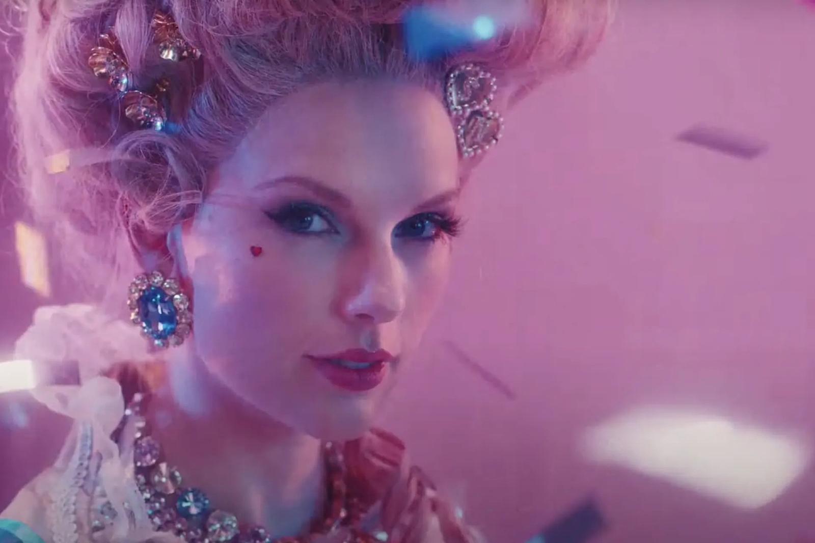Taylor Swift reveals 'Bejeweled' video