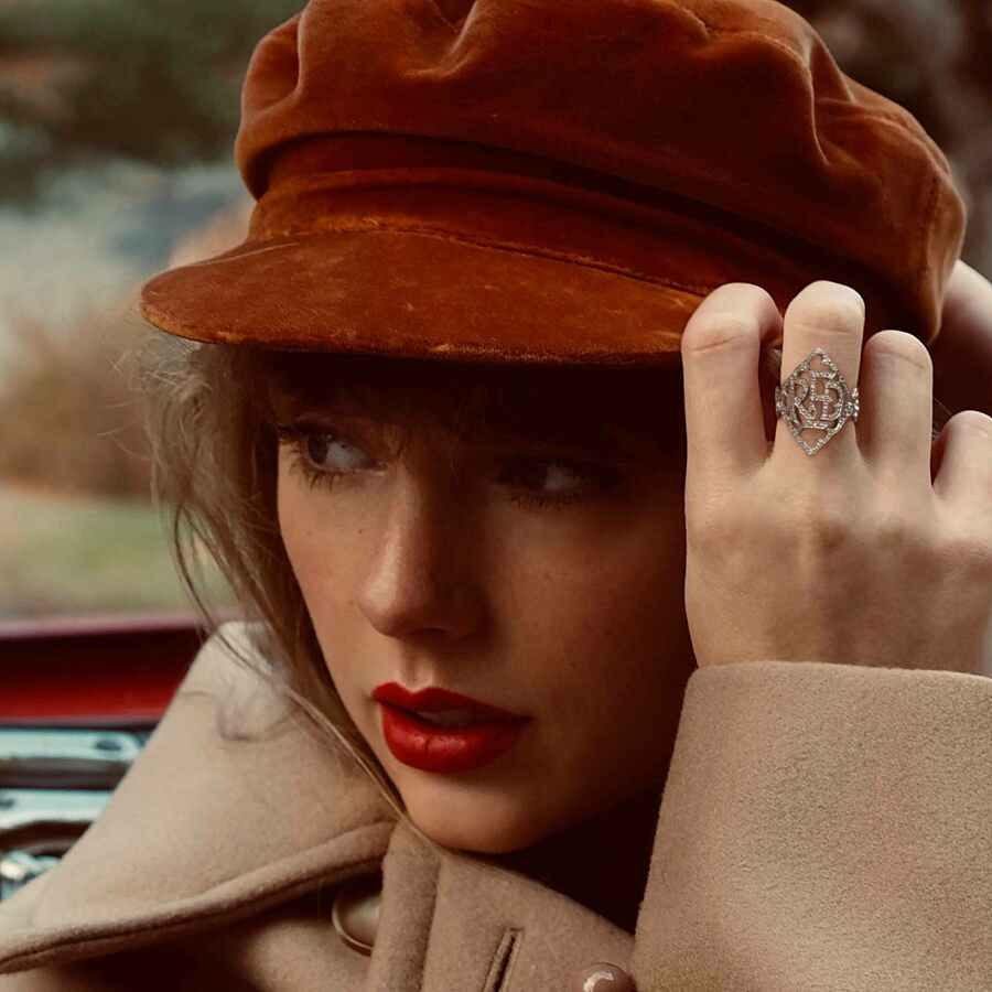 Taylor Swift releases 'Red (Taylor's Version)'