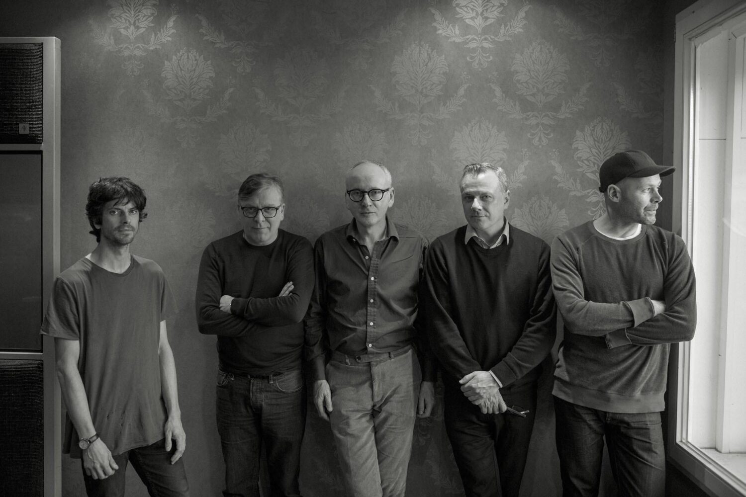 Teenage Fanclub share new song ‘Everything Is Falling Apart’