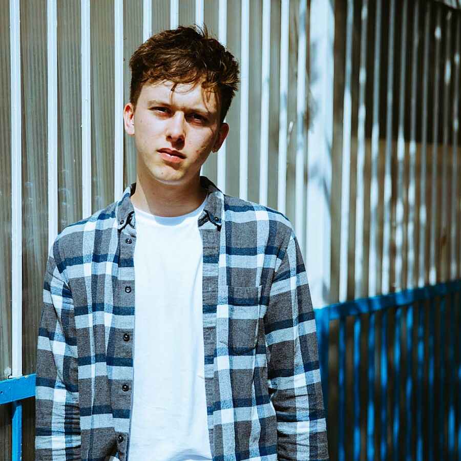 Ten Tonnes shares vivid new video for 'Lucy'