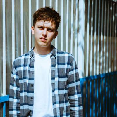 Ten Tonnes shares vivid new video for ‘Lucy’