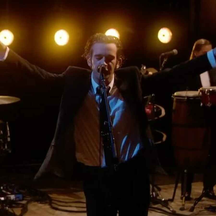 Watch The 1975 perform 'Happiness' and 'I'm In Love With You' on Later with Jools Holland