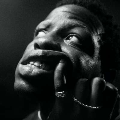 Theodor Black teams up with Osquello for ‘STROLLING’