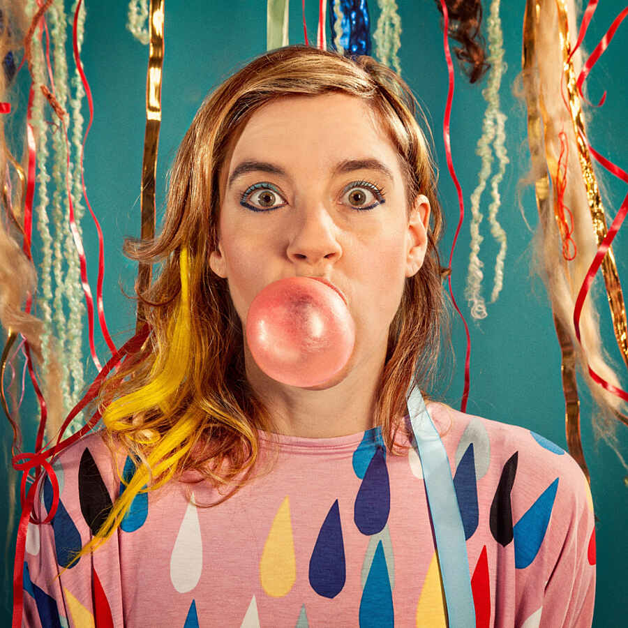 tUnE-yArDs share video for ‘Wait For A Minute’