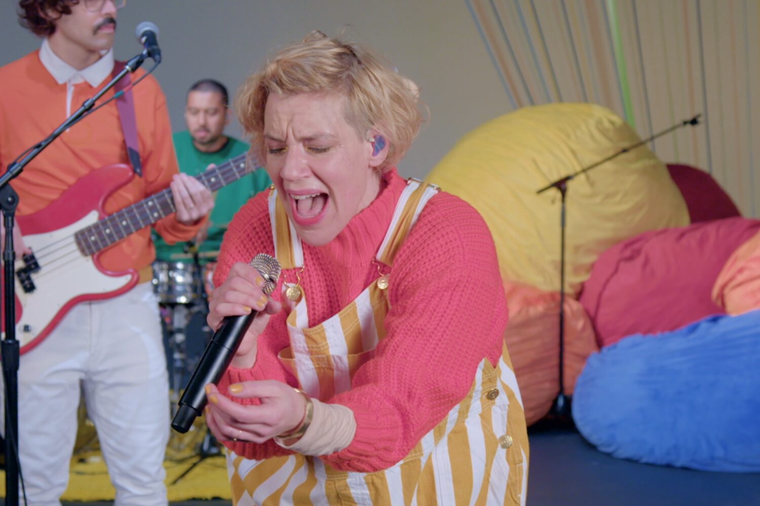 Tune-Yards perform ‘hold yourself’ on The Late Show