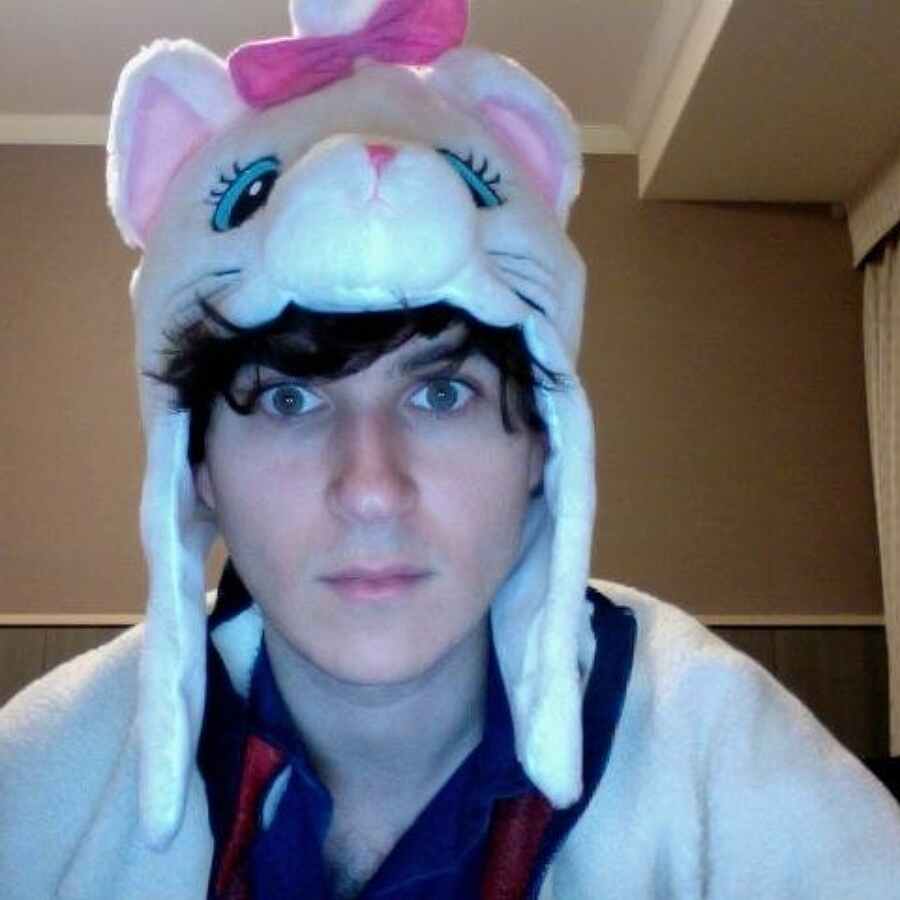 Listen to Ezra Koenig and Azealia Banks review Drake, The Weeknd and One Direction on Beats1