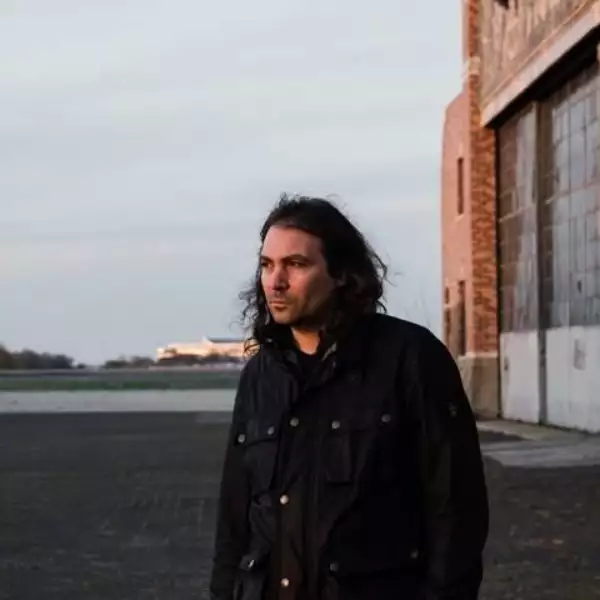 Watch The War On Drugs play an acoustic version of new track ‘Pain’