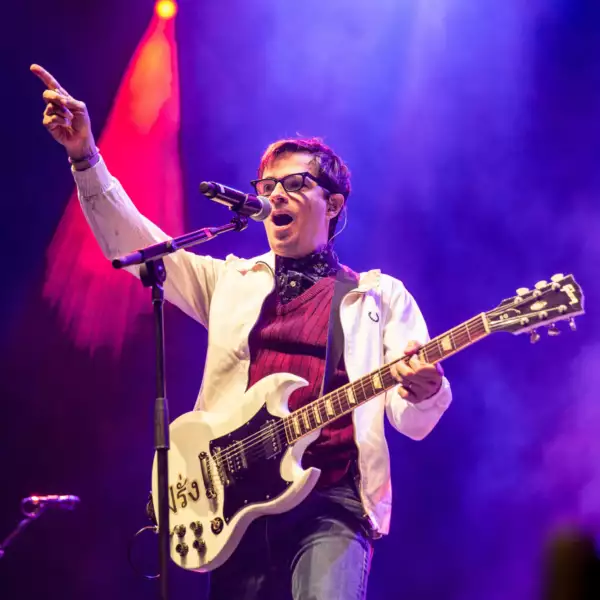 They've done it! Toto return the favour, covering Weezer's 'Hash Pipe'