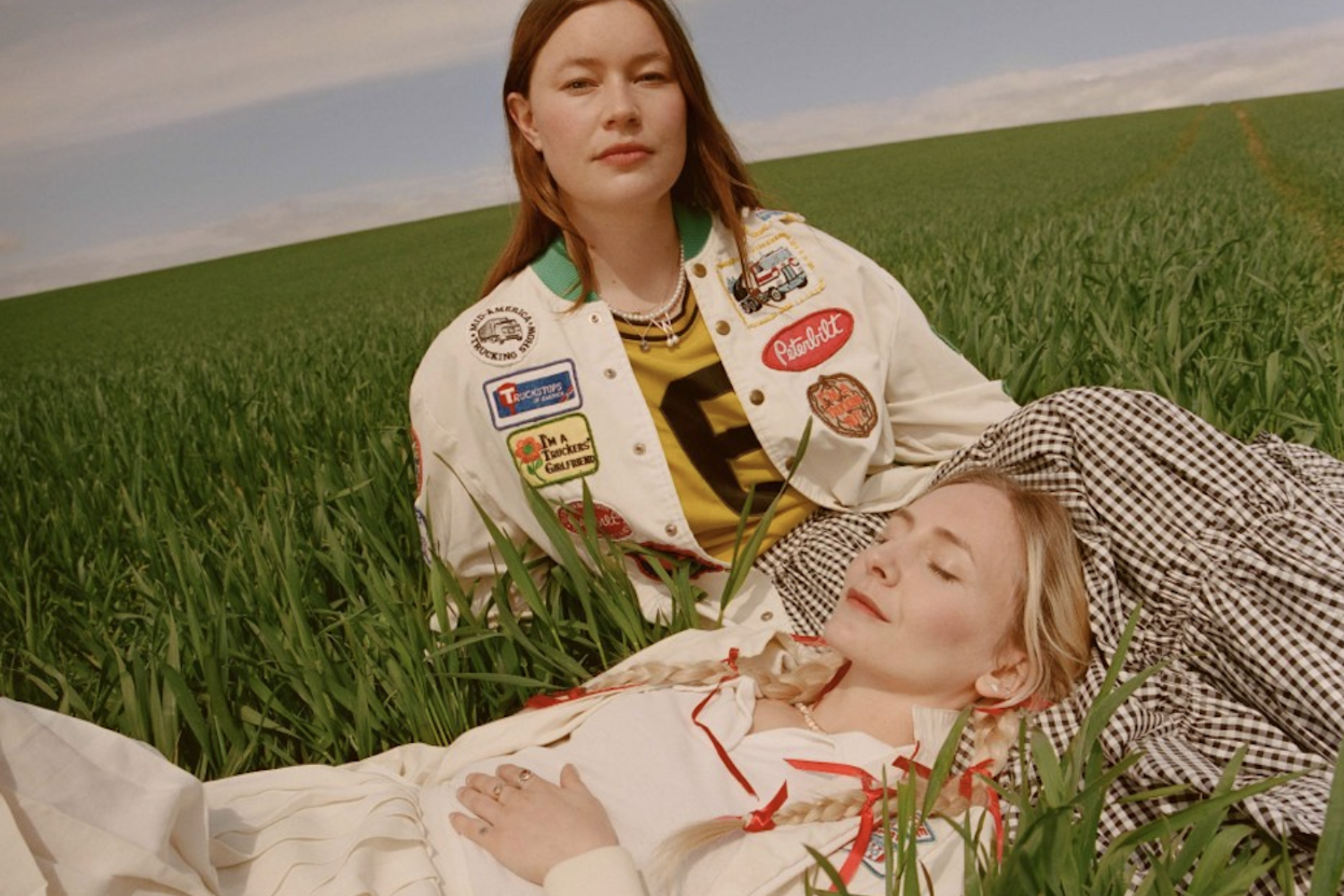 Wet Leg make their introduction with 'Chaise Longue'