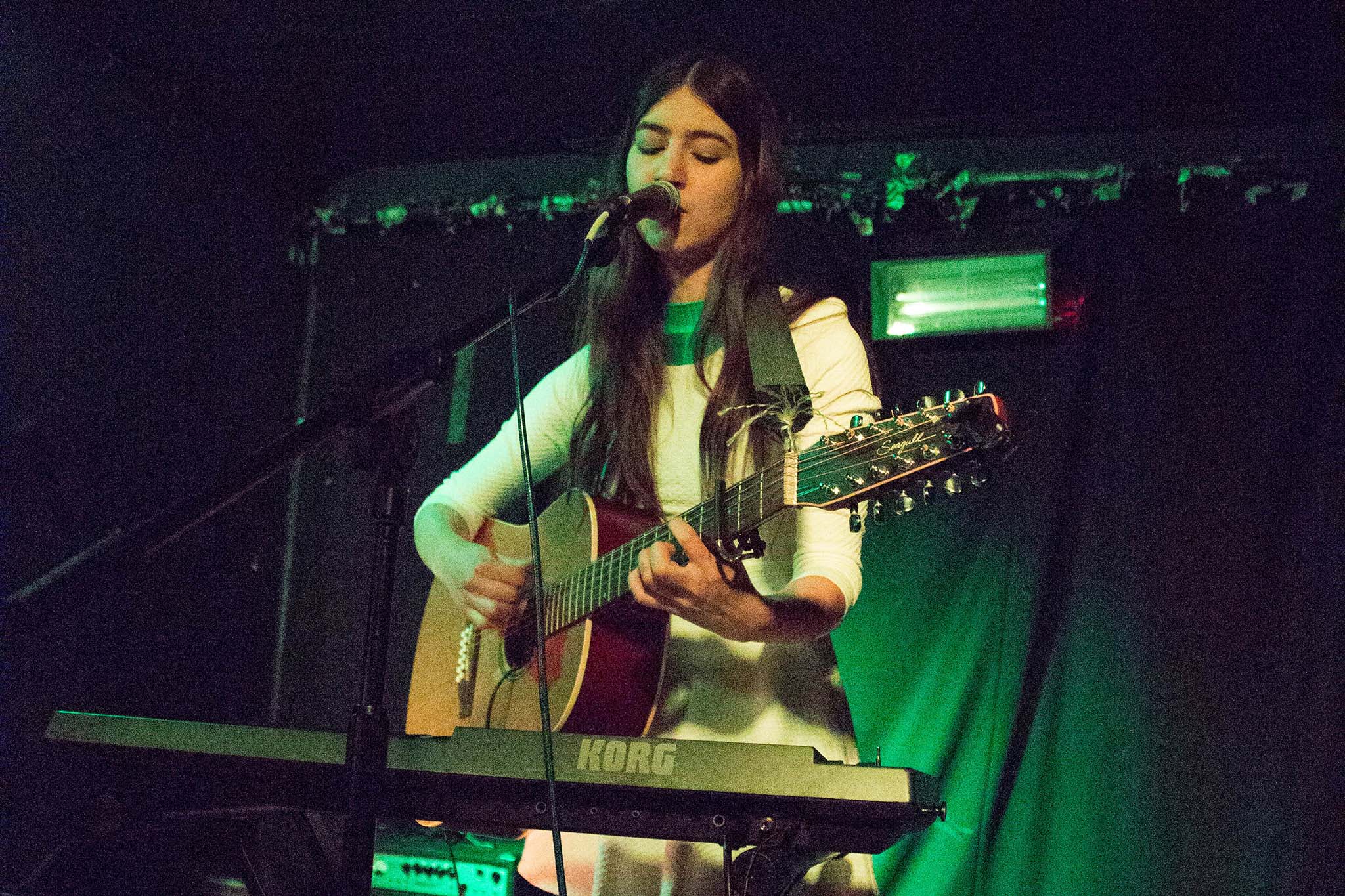 Weyes Blood plays breathtaking DIY Presents show | News | DIY Magazine