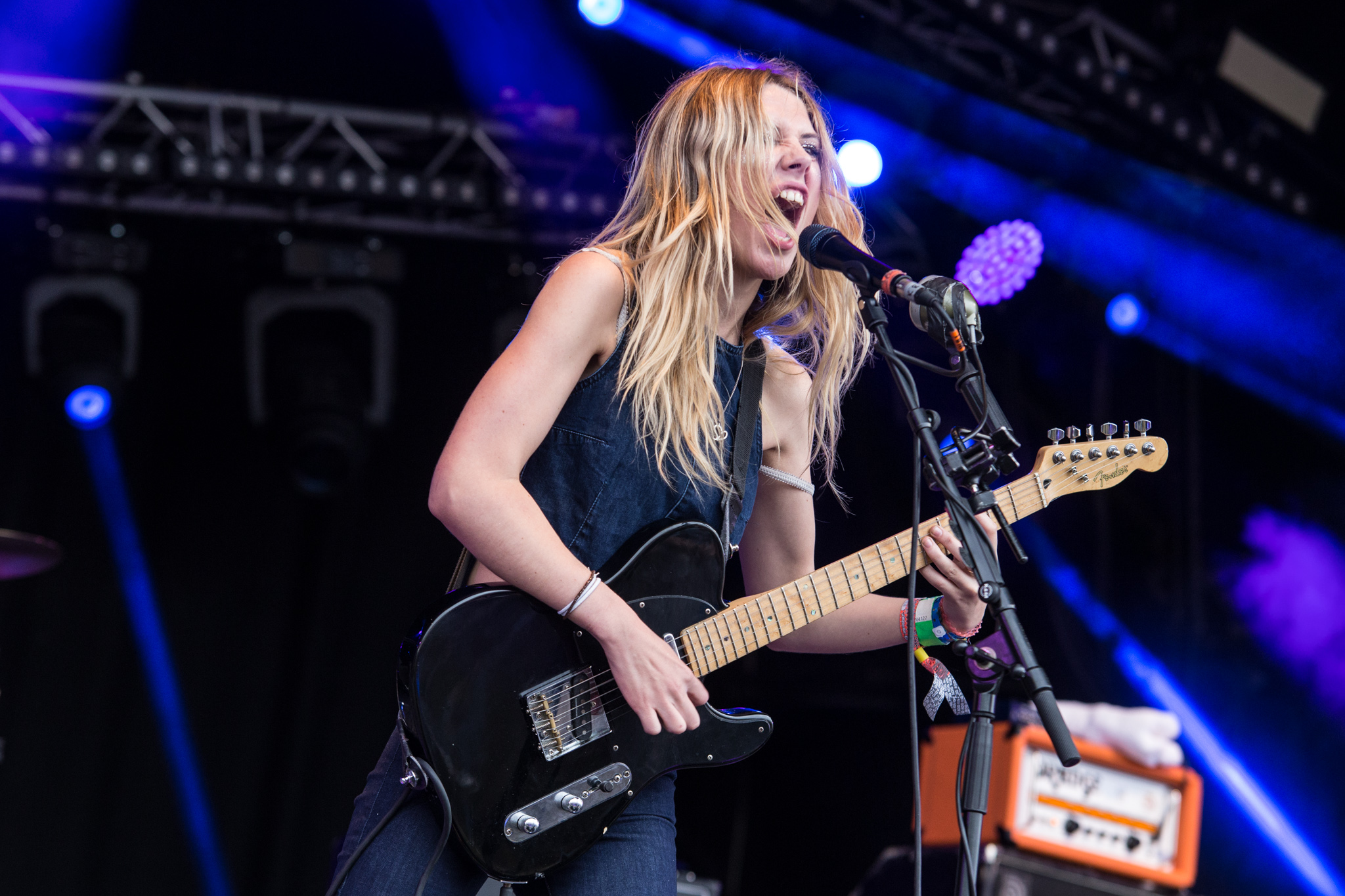 Wolf Alice battle scheduling errors to win over Glastonbury’s Park Stage