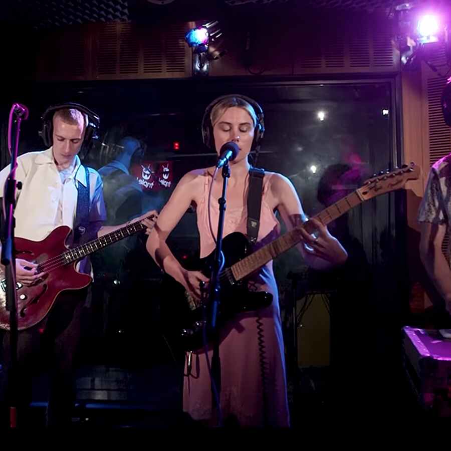 Watch Wolf Alice mash up Charli XCX's 'Boys' and The Cure's 'Boys Don't Cry' for triple j
