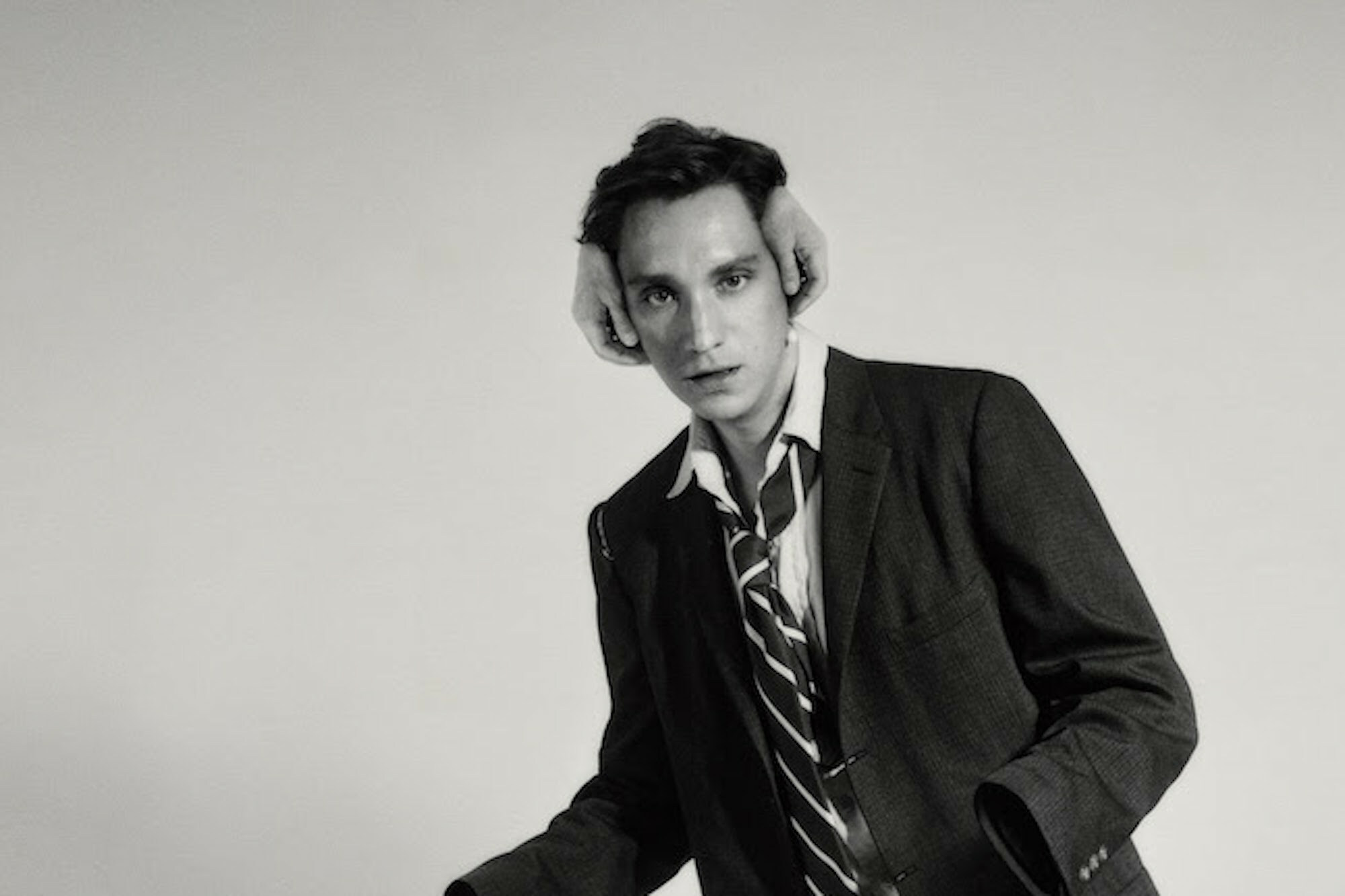 The xx's Oliver Sim shares debut solo single 'Romance With A Memory' - Vimarsana News